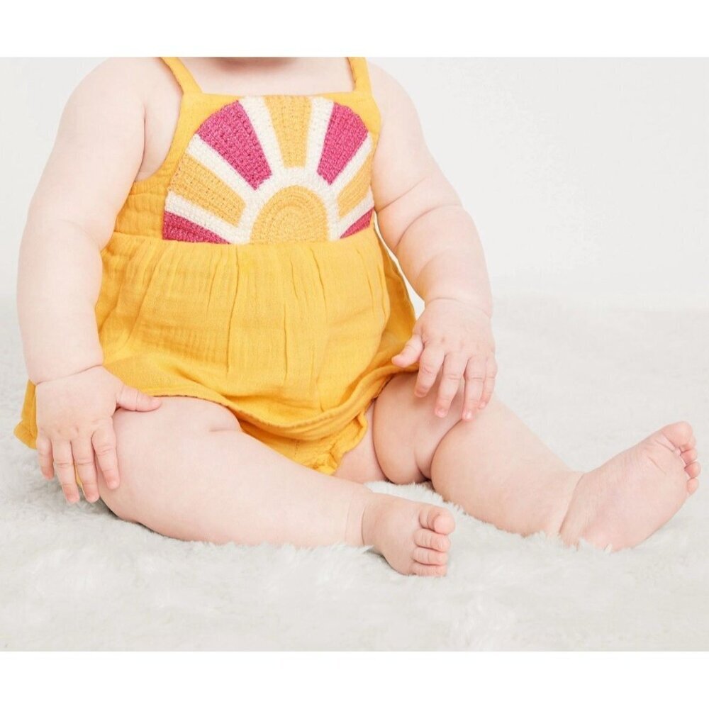 Old Navy 2 Piece Baby Top + Shorts Set Yellow Sun Sleeveless Smock 6-12 months - Picture 2 of 4